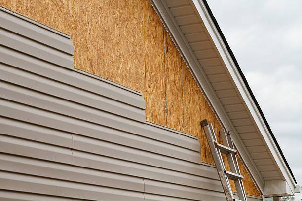 Professional Emergency Siding Repair technician working in Elizabeth, CO